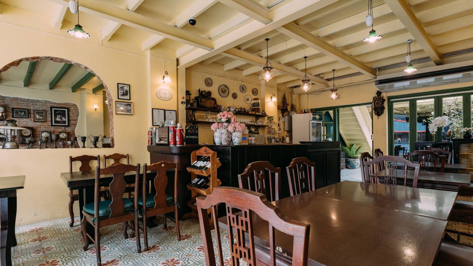 One Chun Cafe & Restaurant