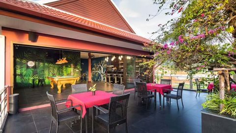 Kin-Dee Cafe' Bar & Bistro